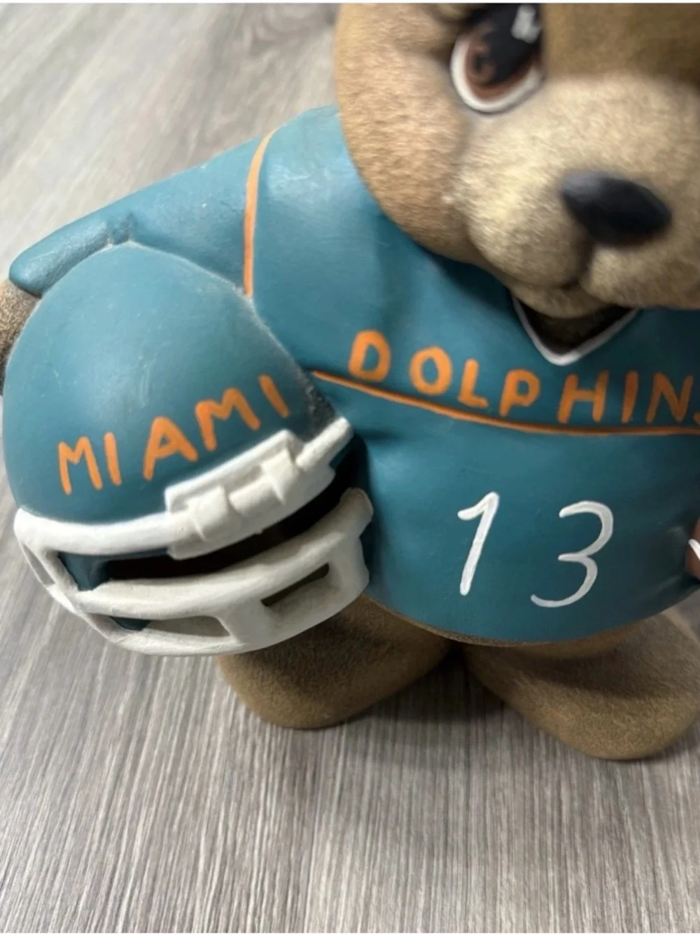 Miami Dolphins Hand Painted Ceramic Bear With Football/hemlet Dan Marino NFL
#13 - Picture 8 of 11